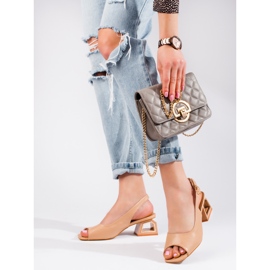 Vincezan beige-sandaalit, joissa matala koristekorko 1
