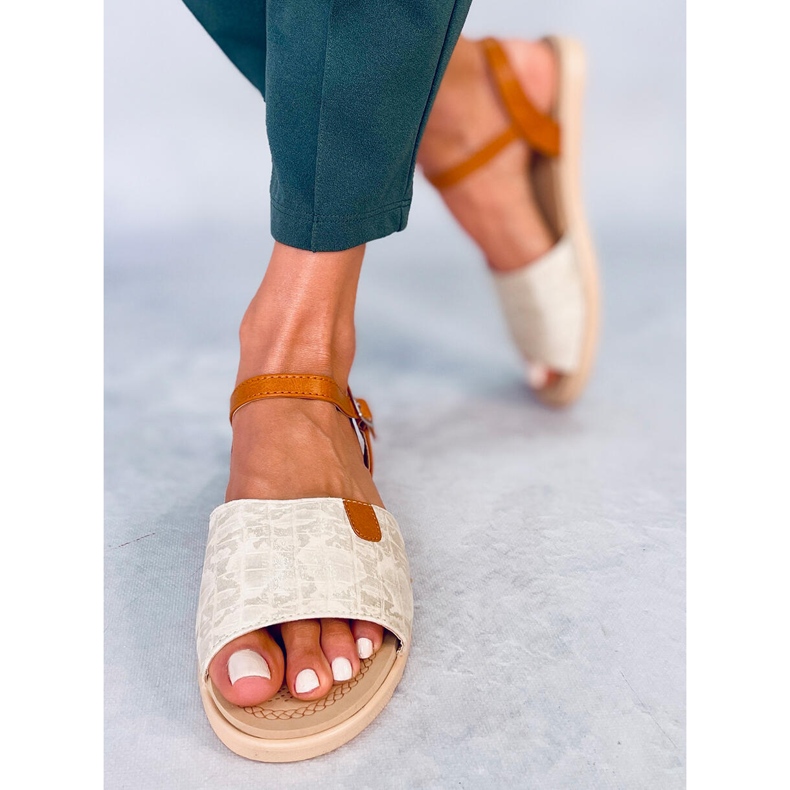 BM Barnes Gold naisten sandaalit kultainen 1