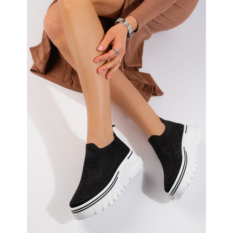 T.Sokolskin tekstiilimustat urheilukengät paksulla pohjalla 1