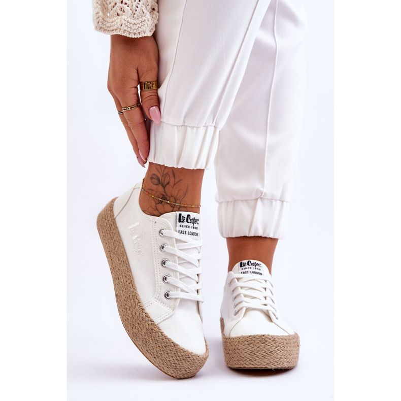 Muodikkaat punotut tennarit Lee Cooper LCW-23-31-1796L valkoinen 1