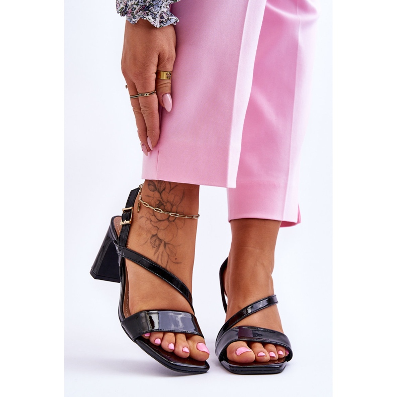 Naisten lakatut sandaalit kantapäässä, musta Carrie 1