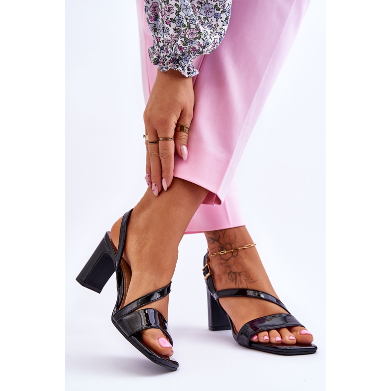 Naisten lakatut sandaalit kantapäässä, musta Carrie 2