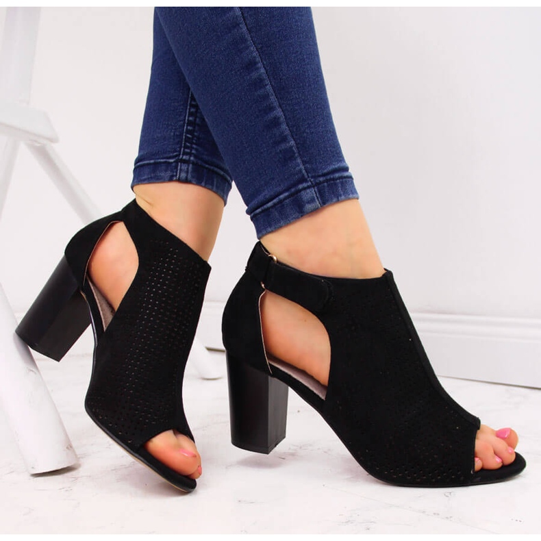 Naisten sandaalit tarranauhalla musta Sabatina 7802 1