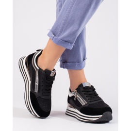 Mustat tennarit Shelovet-alustalla 2