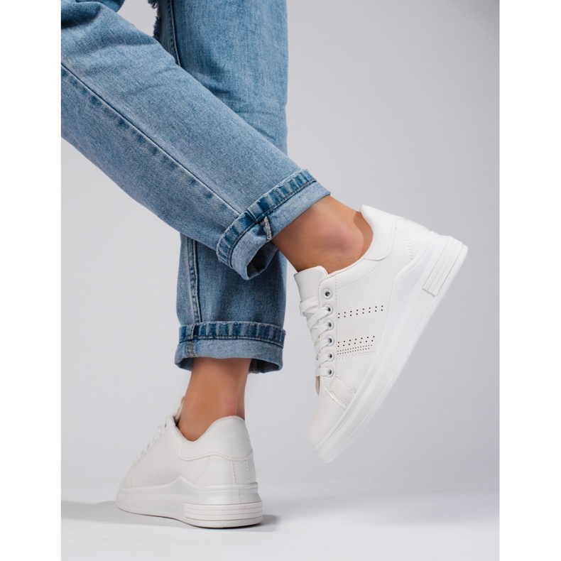 Valkoiset urheilutossut Shelovet-alustalla valkoinen 2