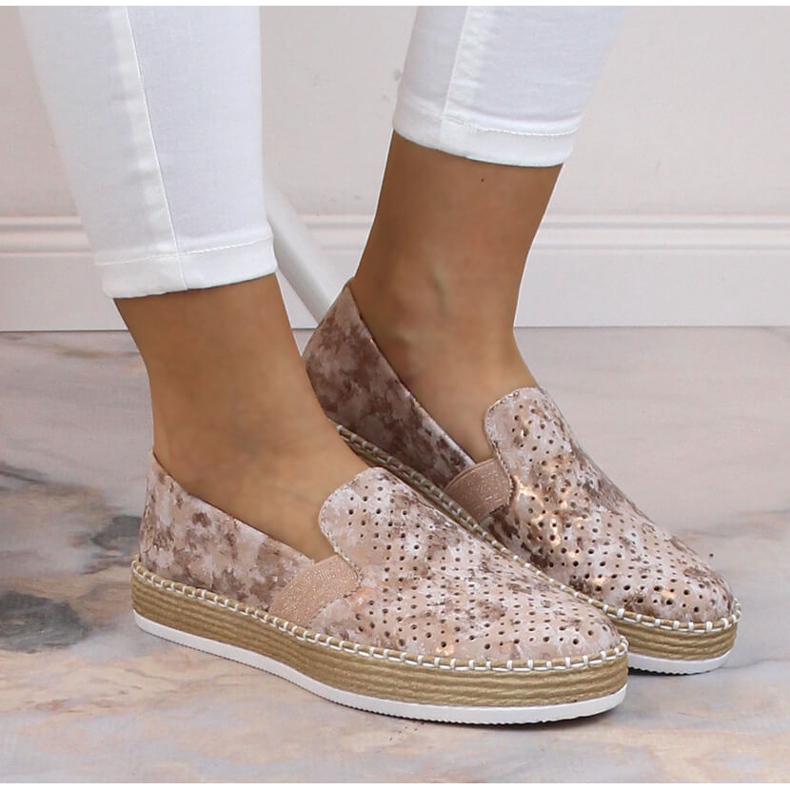 Mukavat naisten harjakattoiset vaaleanpunaiset kultaiset slip-on kengät Rieker L7852-31 kultainen 2