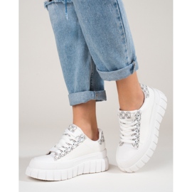 Valkoiset naisten tennarit paksulla Shelovet-tasolla valkoinen 1