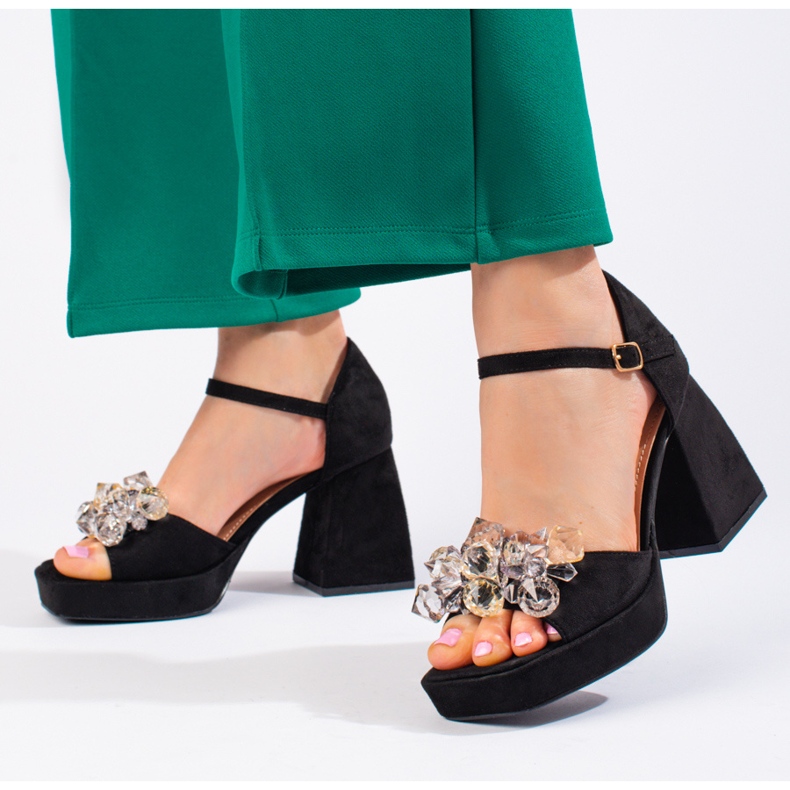 Shelovet-helmillä varustetut mustat lohkokorkosandaalit 2