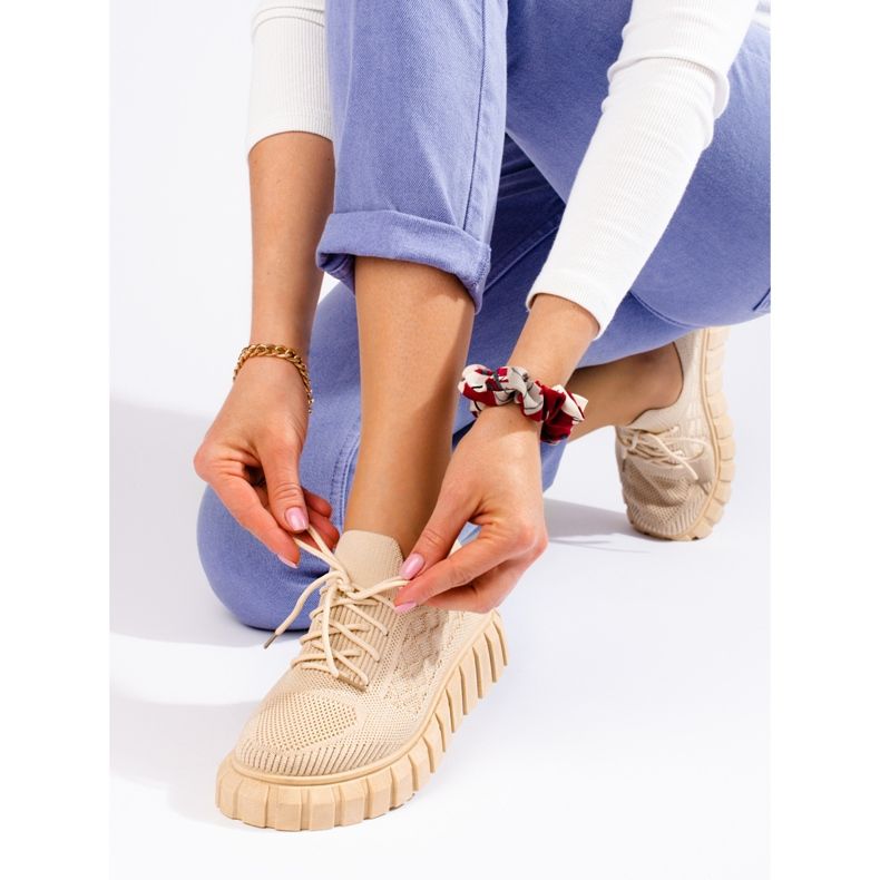 Naisten beigenväriset Shelovet-kankaiset urheilukengät 1