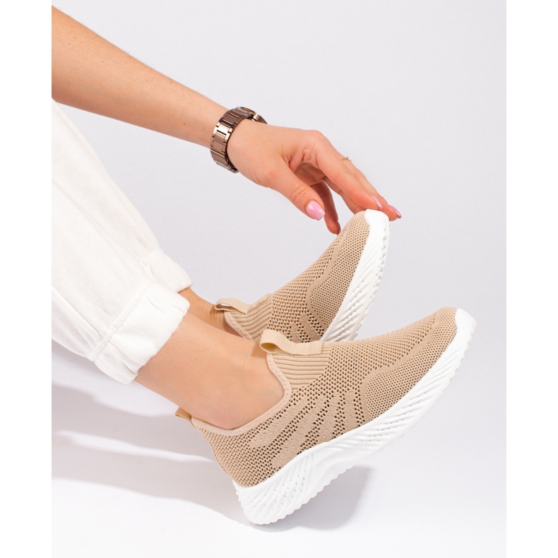 Shelovet naisten harjakattoiset urheilukengät beige 1