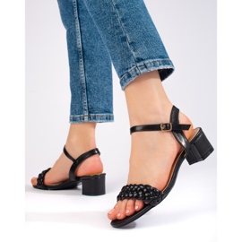 Shelovetin mustat matalakorkoiset sandaalit 2