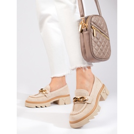 Shelovet mokkanahkaiset loaferit vaalean beige-ketjulla 1
