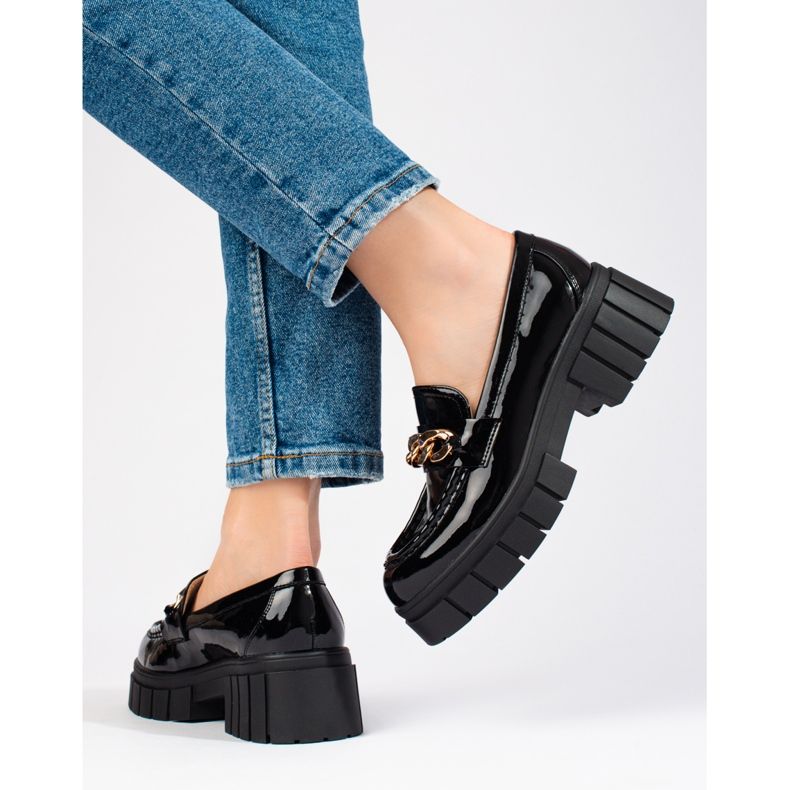 Shelovet mustaksi lakatut alustakengät 1