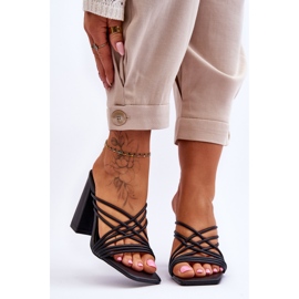 Korkeakorkoiset sandaalit hihnoilla Musta Beckie 1