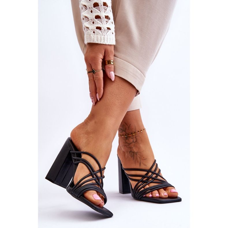 Korkeakorkoiset sandaalit hihnoilla Musta Beckie 2
