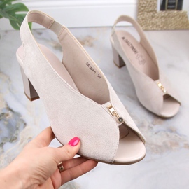 M. DASZYŃSKI Naisten mokkanahkasandaalit beigenvärisessä pylvään päällä M.Daszyński SA169-6 1