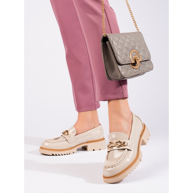 Patenttibeige brogues kultaisella Shelovet-koristeella 2