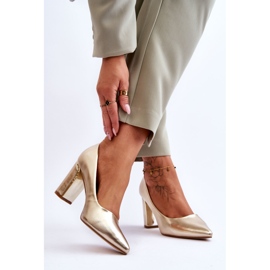 Klassiset pumput koristeellisella kullalla Elizabethin kantapäällä kultainen 2