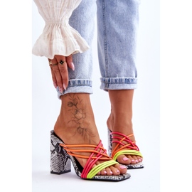 Korkeakorkoiset tossut käärmehihnalla Neon Beckie musta 1