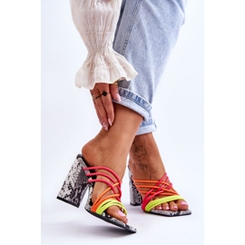 Korkeakorkoiset tossut käärmehihnalla Neon Beckie musta 2