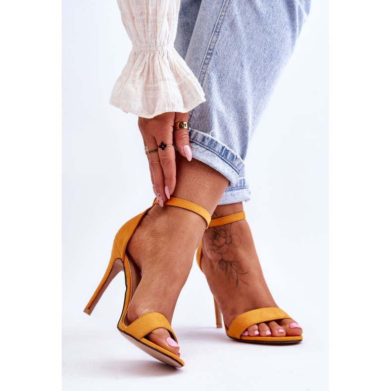 Mokkanahkasandaalit keltaisella Liberty-korkokenkolla keltainen 2