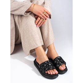 Mustat tossut paksulla Shelovet-tasolla 1