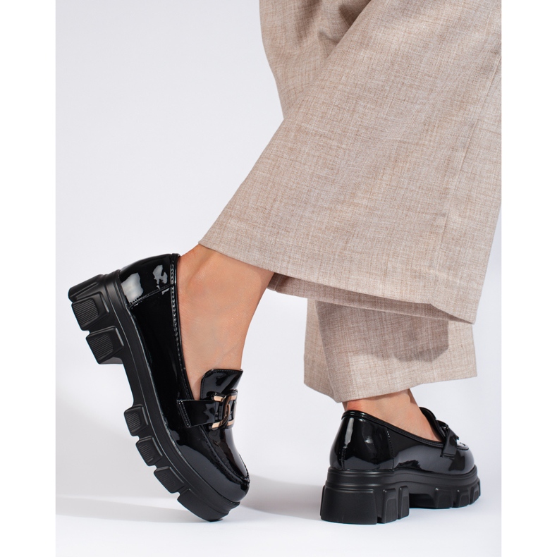 Patenttimustat loaferit Shelovet-koristeella 1