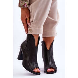 BM Harjakattoiset saappaat kantapäässä Musta Florina 1