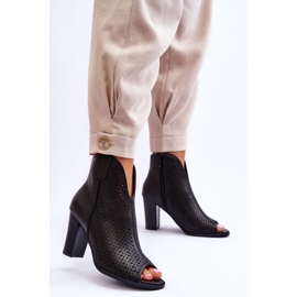 BM Harjakattoiset saappaat kantapäässä Musta Florina 2