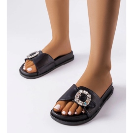 Mustat liukumäet koristeltu Griegsvein strassikivillä 1