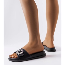 Mustat liukumäet koristeltu Griegsvein strassikivillä 2