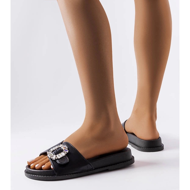 Mustat liukumäet koristeltu Griegsvein strassikivillä 2