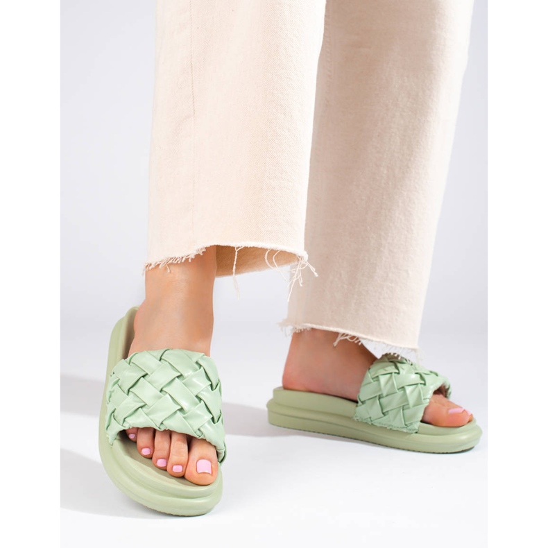 Vaaleanvihreät tossut paksulla Shelovet-tasolla 1