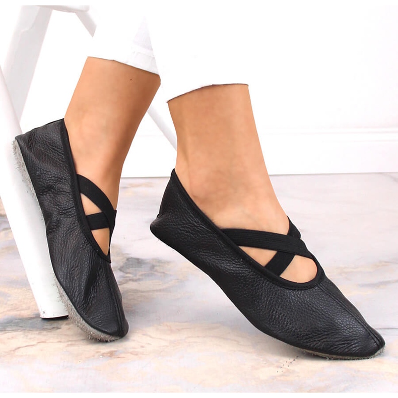 Nahkaiset naisten balettikengät mustilla resorilla Nazo musta 1