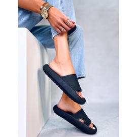 BM Yang Mustat tyynytossut 1