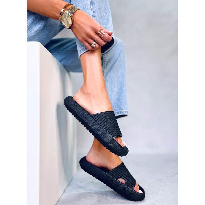 BM Yang Mustat tyynytossut 1