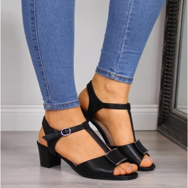 Naisten mustat sandaalit jalassa Sergio Leone SK806-01P 2