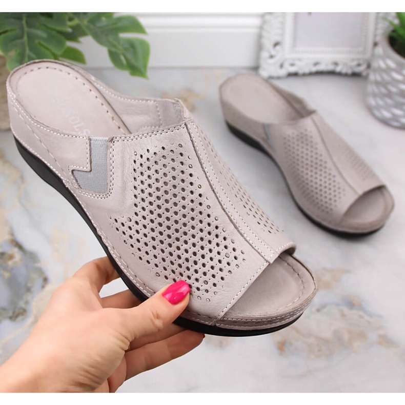 Naisten nahkaiset kiila sandaalit kuminauhalla T.Sokolski L22-518 beige 1