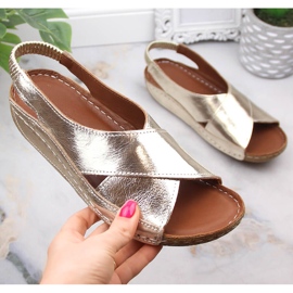 Naisten kiiltonahkaiset sandaalit kulta T.Sokolski L22-1001 kultainen 1