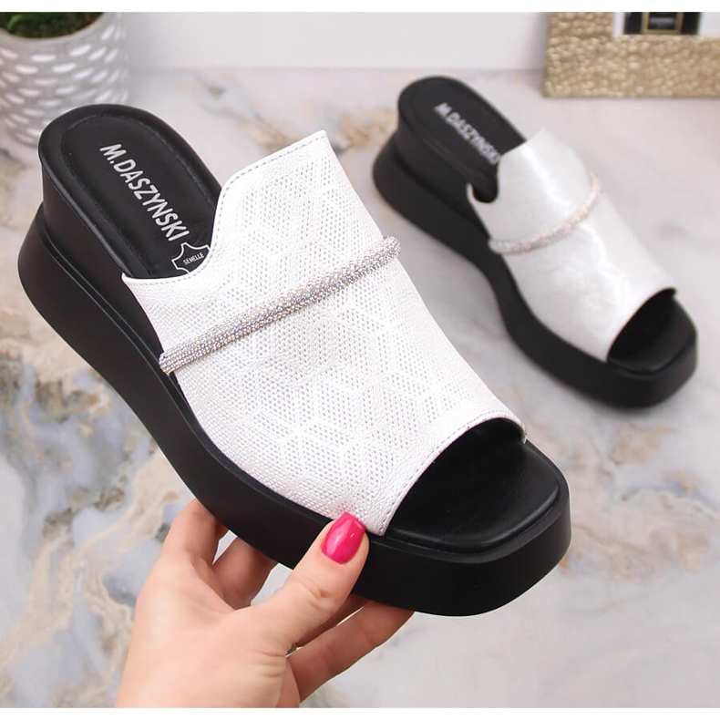 M. DASZYŃSKI Naisten hopeiset kiila sandaalit M.Daszyński SA209-2 hopea 1