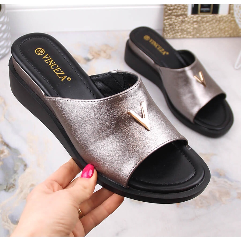 Naisten kiila sandaalit joustavalla metallihopealla Vinceza 17247 1