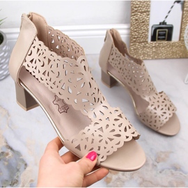 Naisten beigenväriset harjakattoiset sandaalit pylväässä Jezzi RMR1954-8 1