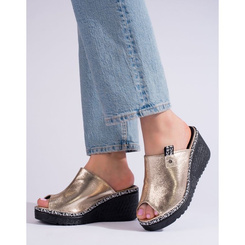 Naisten kullanväriset Shelovet-kiilatossut kultainen 2