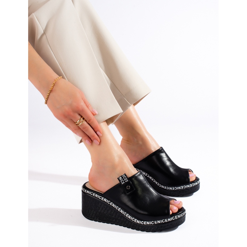 Naisten mustat Shelovet-kiilatossut 1