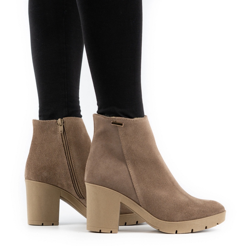 Olivier Riva naisten mokkaeristetyt saappaat tumman beigen värisenä 1