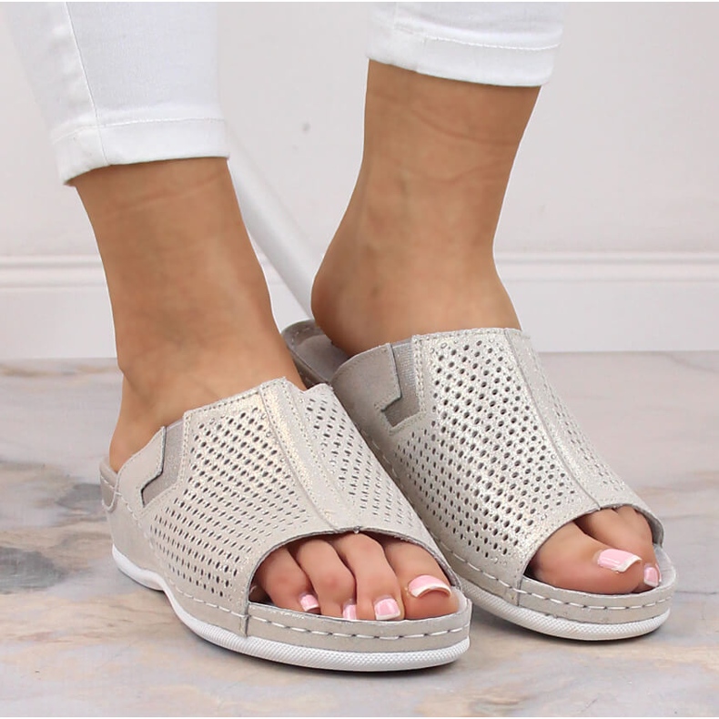 S.Barski Naisten nahkaiset tossut hopeakiilalla S. Barski 1