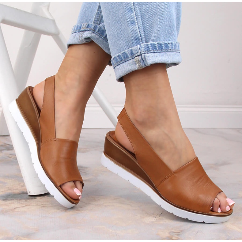 Naisten ruskeat kiila sandaalit Potocki AD77007 1