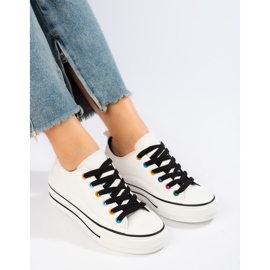 Naisten tennarit alustalla Shelovet valkoinen 1