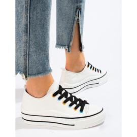 Naisten tennarit alustalla Shelovet valkoinen 2