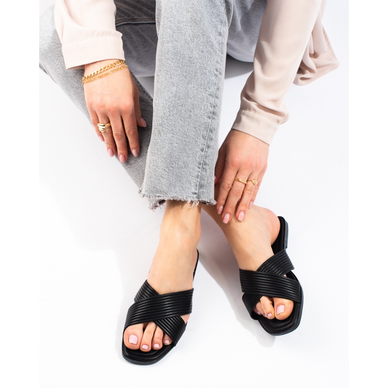 TRENDI Mukavat klassiset varvastossut musta 1